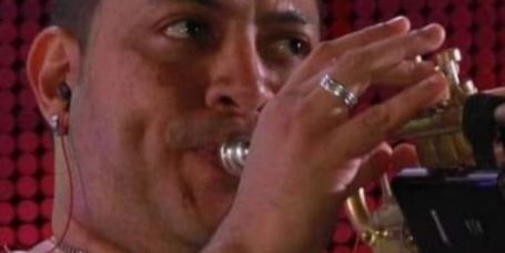 Jhonny Padilla baja en orquesta Los Satélites