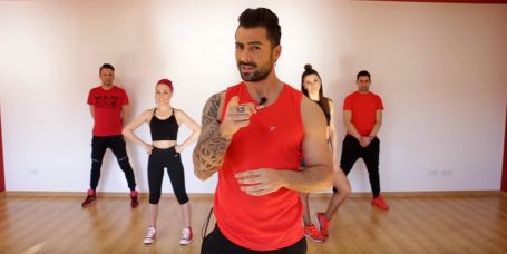 Olympus nos enseña y nos anima a bailar su coreografía de ´Como late´