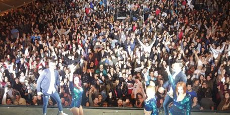 O Burgo vibró con Cinema, la orquesta coruñesa más mediática