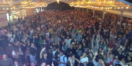 Público top con Sonora Music