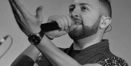 El cantante canario Alfred Asensio escucha ofertas